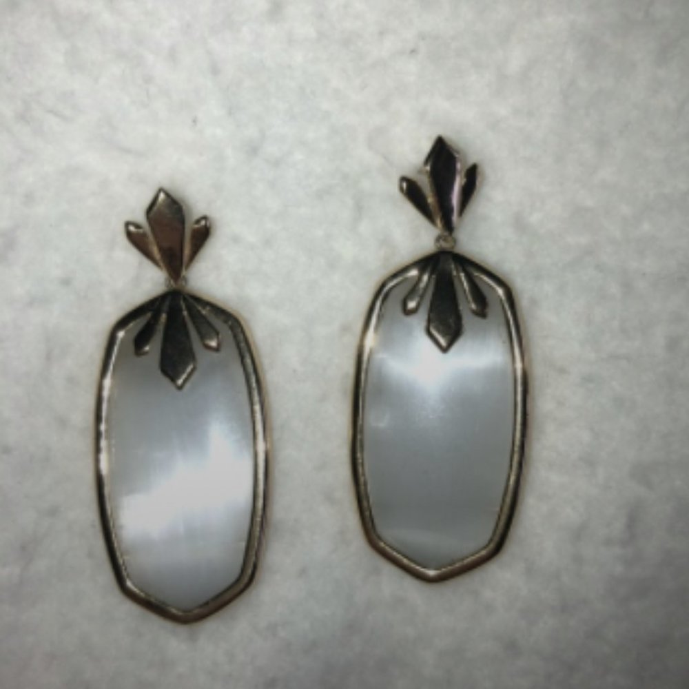 Kendra Scott Drop Earrings in White and Gold
